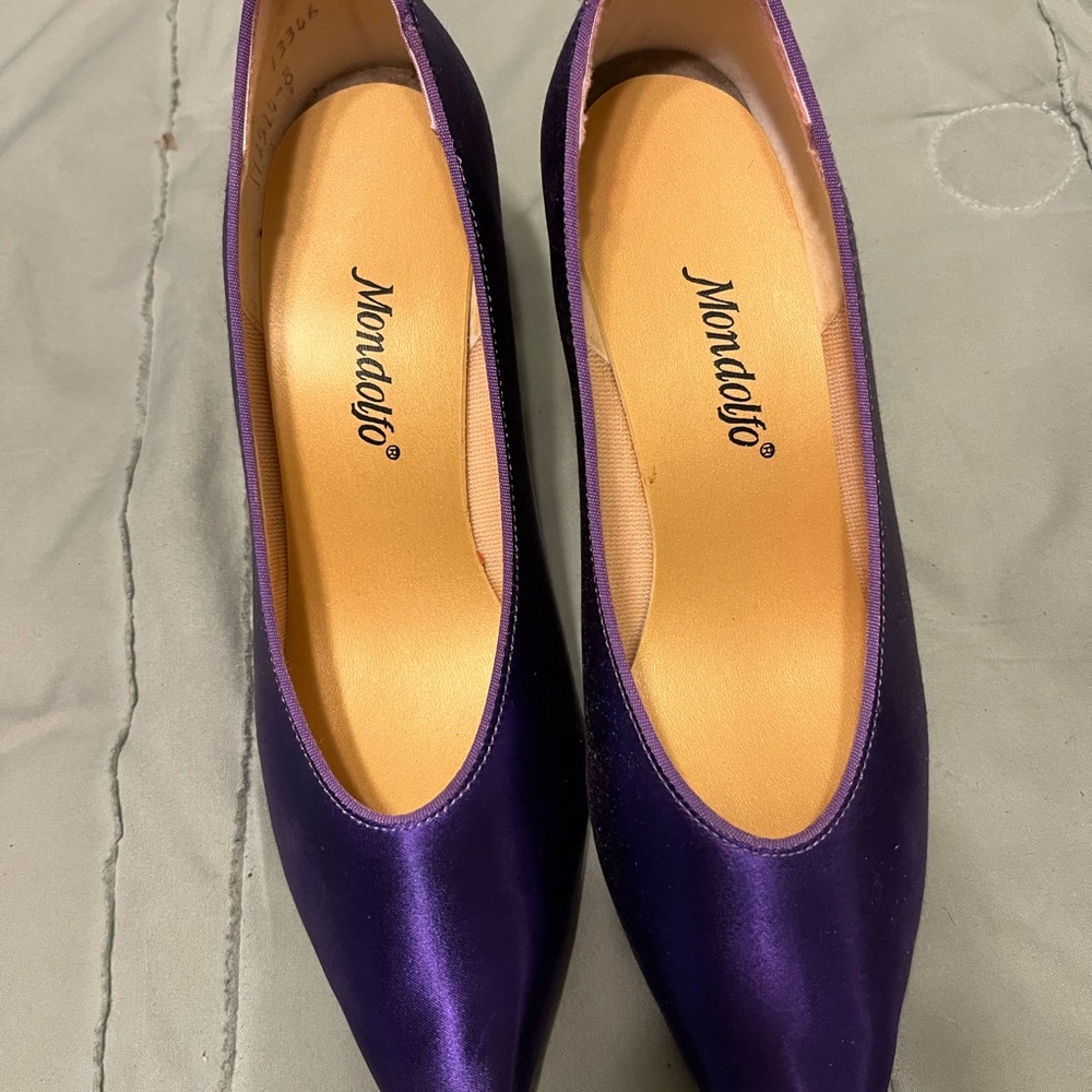 Woman’s Fashion 4in heels purple Shoes Sz. 8